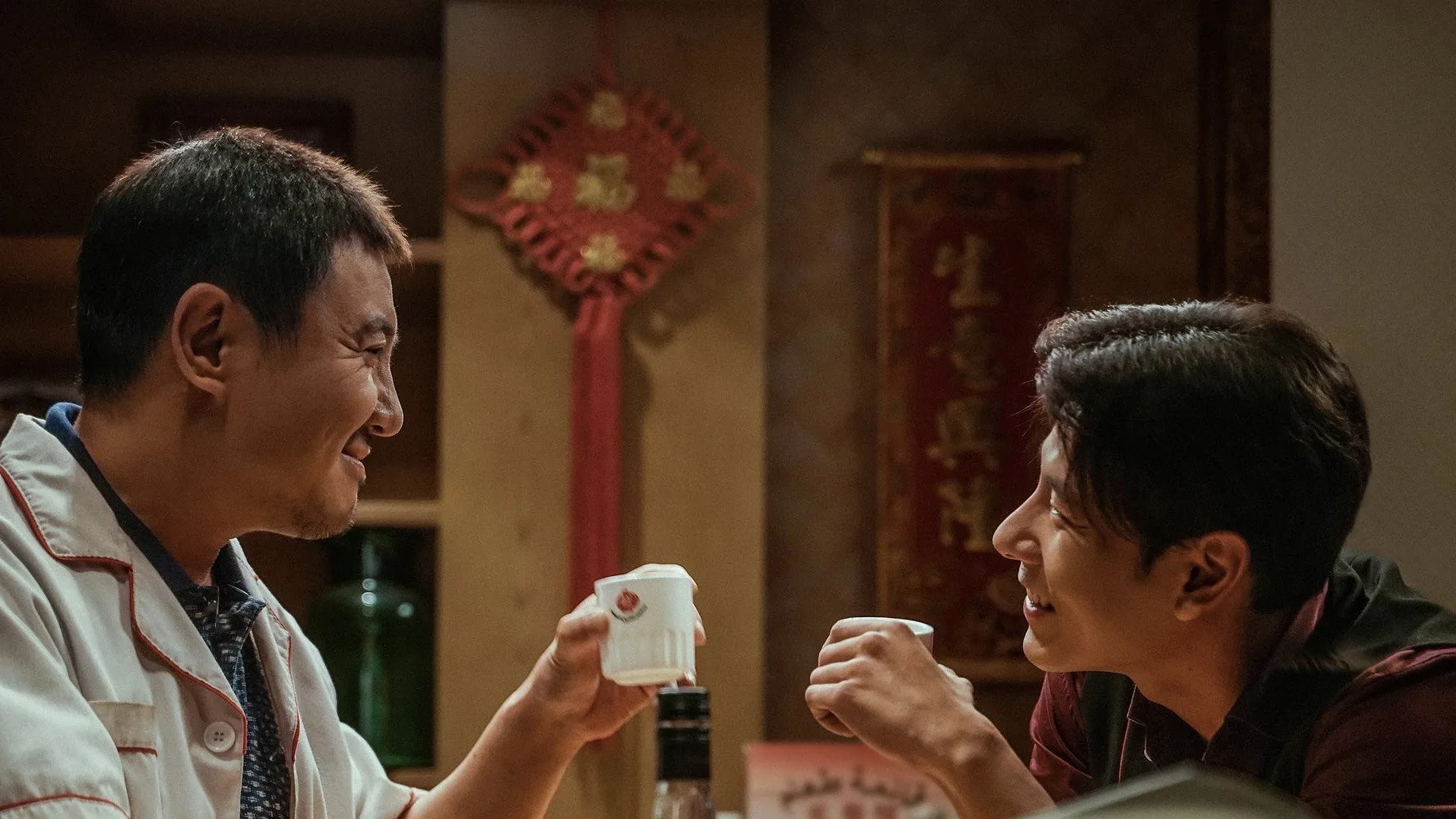 《欢迎来龙餐馆》真实原型:从IT男枪林弹雨淘金到巴格达的“中国安全岛”